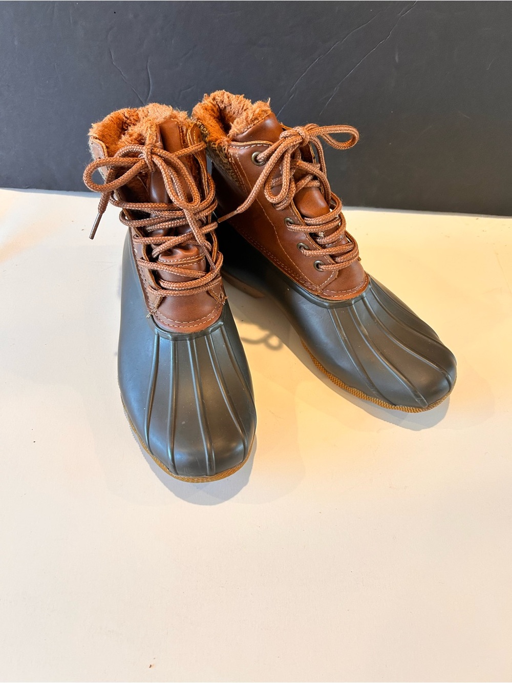 Steve Madden Women’s Size 7 Brown Black Lace-Up Duck Boots